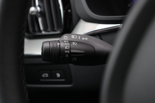 Volvo XC60 2.0 T6 Plug-in hybrid AWD Plus Dark *Pano*H/K*360 Camera*Leder*