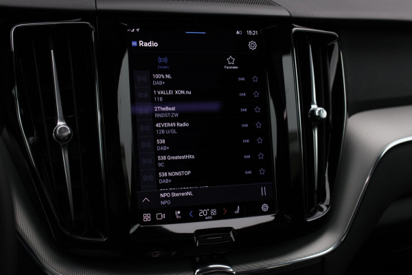 Volvo XC60 2.0 T6 Plug-in hybrid AWD Plus Dark *Pano*H/K*360 Camera*Leder*