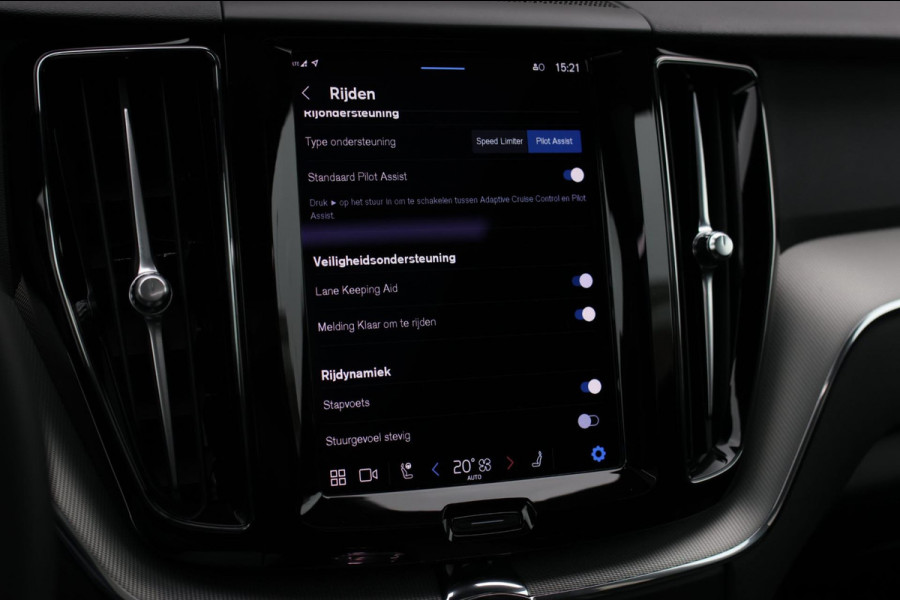 Volvo XC60 2.0 T6 Plug-in hybrid AWD Plus Dark *Pano*H/K*360 Camera*Leder*