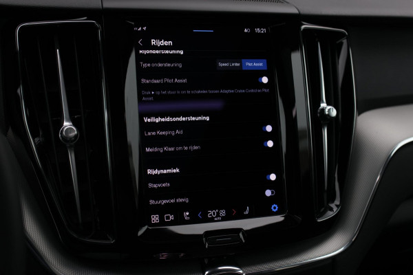 Volvo XC60 2.0 T6 Plug-in hybrid AWD Plus Dark *Pano*H/K*360 Camera*Leder*