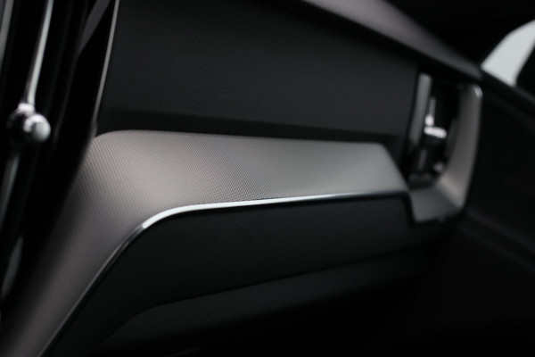 Volvo XC60 2.0 T6 Plug-in hybrid AWD Plus Dark *Pano*H/K*360 Camera*Leder*