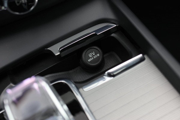 Volvo XC60 2.0 T6 Plug-in hybrid AWD Plus Dark *Pano*H/K*360 Camera*Leder*