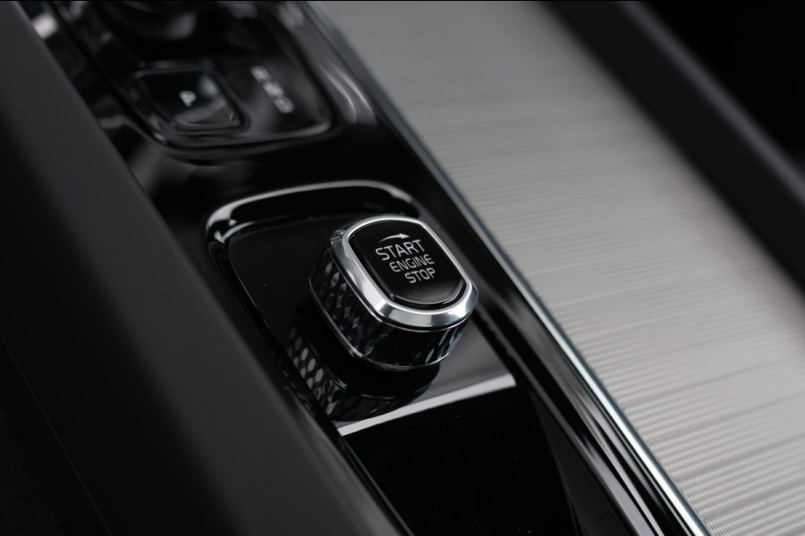 Volvo XC60 2.0 T6 Plug-in hybrid AWD Plus Dark *Pano*H/K*360 Camera*Leder*