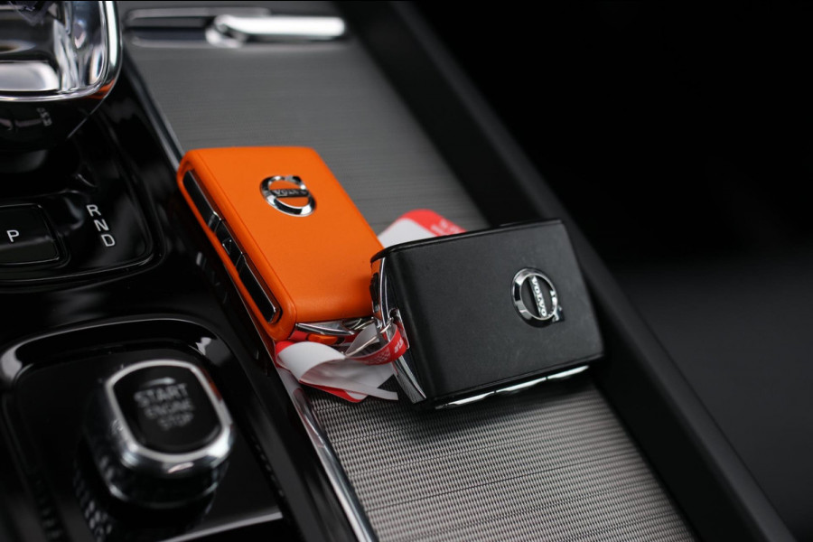 Volvo XC60 2.0 T6 Plug-in hybrid AWD Plus Dark *Pano*H/K*360 Camera*Leder*