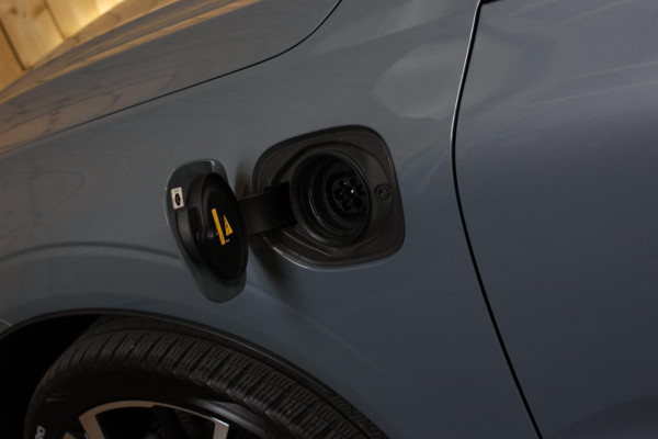 Volvo XC60 2.0 T6 Plug-in hybrid AWD Plus Dark *Pano*H/K*360 Camera*Leder*