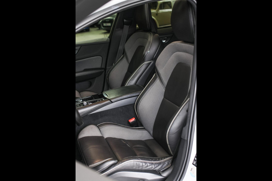 Volvo V60 2.0 T8 Twin Engine AWD R-Design *Pano*H/K*Head-Up*Keyless*