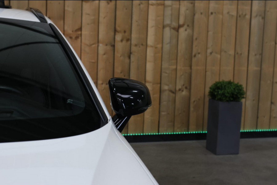 Volvo V60 2.0 T8 Twin Engine AWD R-Design *Pano*H/K*Head-Up*Keyless*