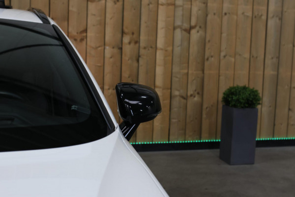 Volvo V60 2.0 T8 Twin Engine AWD R-Design *Pano*H/K*Head-Up*Keyless*