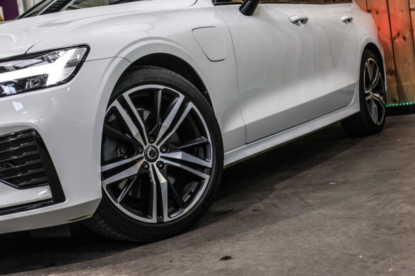 Volvo V60 2.0 T8 Twin Engine AWD R-Design *Pano*H/K*Head-Up*Keyless*