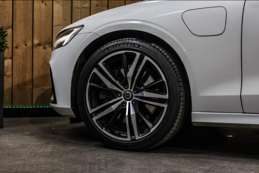 Volvo V60 2.0 T8 Twin Engine AWD R-Design *Pano*H/K*Head-Up*Keyless*