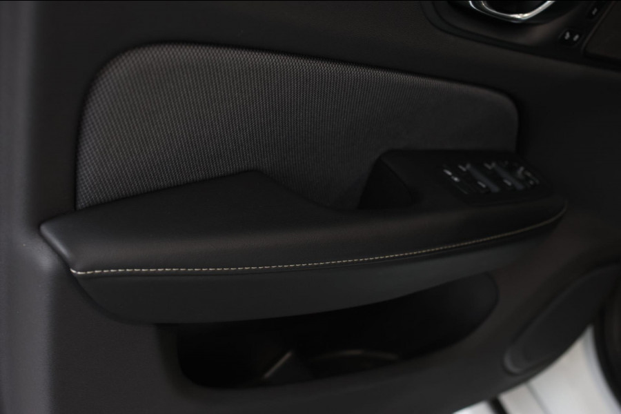 Volvo V60 2.0 T8 Twin Engine AWD R-Design *Pano*H/K*Head-Up*Keyless*