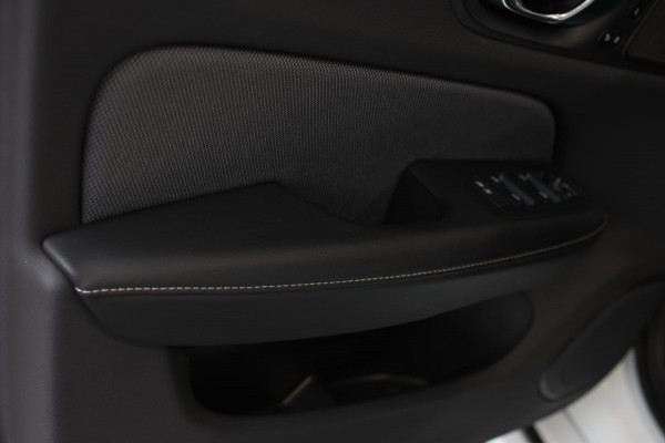 Volvo V60 2.0 T8 Twin Engine AWD R-Design *Pano*H/K*Head-Up*Keyless*