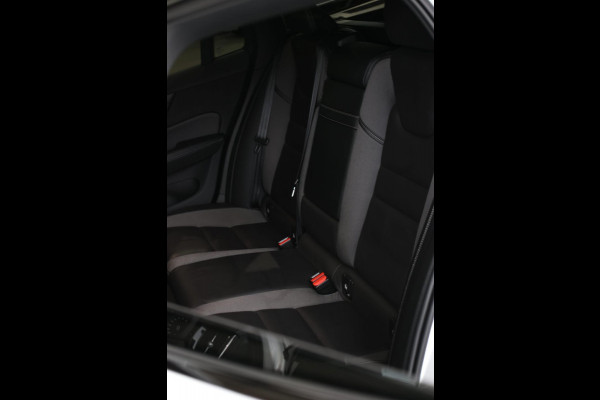 Volvo V60 2.0 T8 Twin Engine AWD R-Design *Pano*H/K*Head-Up*Keyless*