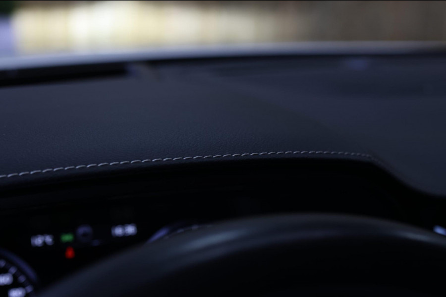 Volvo V60 2.0 T8 Twin Engine AWD R-Design *Pano*H/K*Head-Up*Keyless*