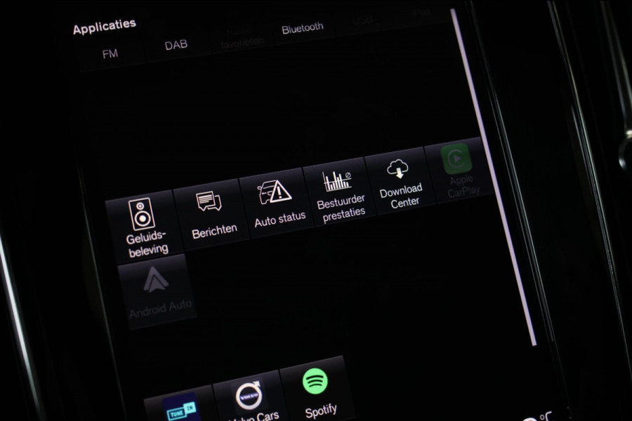 Volvo V60 2.0 T8 Twin Engine AWD R-Design *Pano*H/K*Head-Up*Keyless*