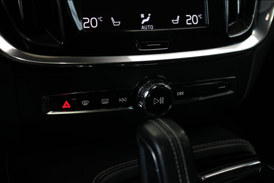 Volvo V60 2.0 T8 Twin Engine AWD R-Design *Pano*H/K*Head-Up*Keyless*