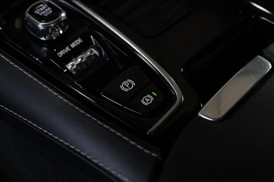 Volvo V60 2.0 T8 Twin Engine AWD R-Design *Pano*H/K*Head-Up*Keyless*