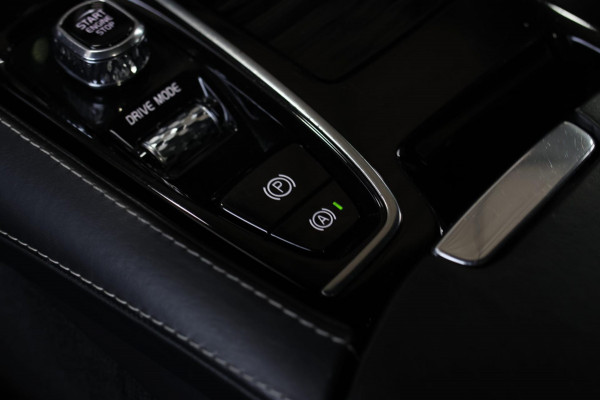 Volvo V60 2.0 T8 Twin Engine AWD R-Design *Pano*H/K*Head-Up*Keyless*