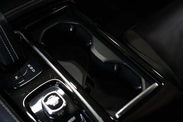 Volvo V60 2.0 T8 Twin Engine AWD R-Design *Pano*H/K*Head-Up*Keyless*