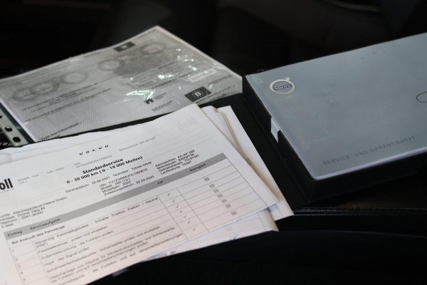 Volvo V60 2.0 T8 Twin Engine AWD R-Design *Pano*H/K*Head-Up*Keyless*