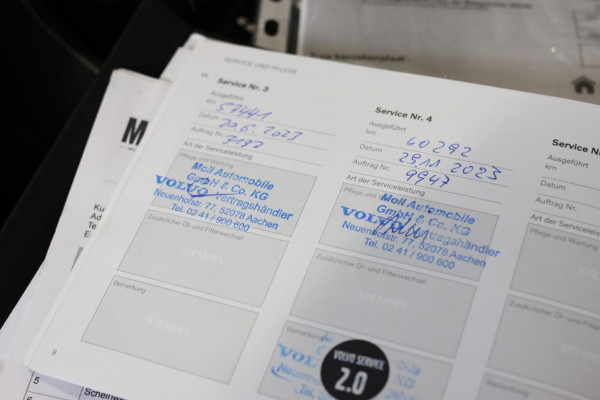 Volvo V60 2.0 T8 Twin Engine AWD R-Design *Pano*H/K*Head-Up*Keyless*