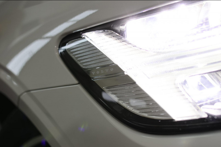 Volvo V60 2.0 T8 Twin Engine AWD R-Design *Pano*H/K*Head-Up*Keyless*