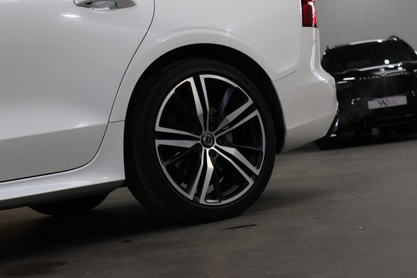 Volvo V60 2.0 T8 Twin Engine AWD R-Design *Pano*H/K*Head-Up*Keyless*