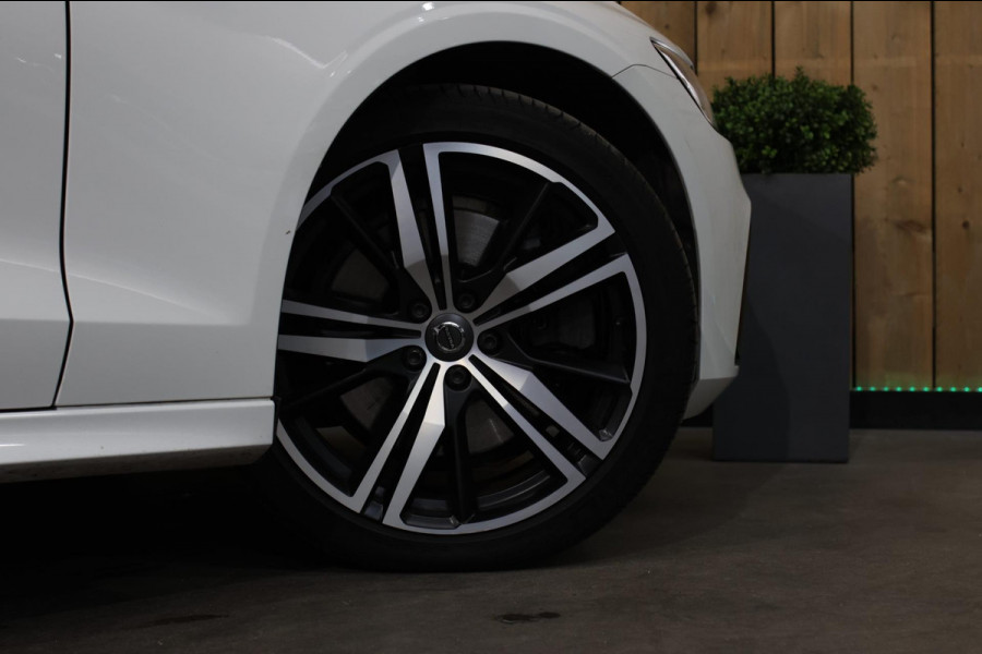Volvo V60 2.0 T8 Twin Engine AWD R-Design *Pano*H/K*Head-Up*Keyless*