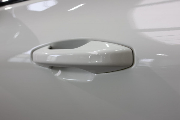 Volvo V60 2.0 T8 Twin Engine AWD R-Design *Pano*H/K*Head-Up*Keyless*