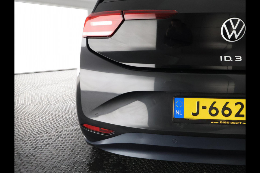 Volkswagen ID.3 First Plus 58 kWh ACCU 89%! BIJNA 2021 . STUUR & STOEL VERWARMING . PARKEERSENSOREN VOOR/ACHTER .