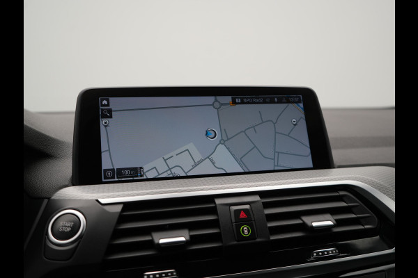 BMW X3 xDrive30e M Sport Plug In Hybrid 293pk Dealer O.H. PHEV | Trekhaak Af Fabriek | Head Up | Sportstoelen Verwarmd | Apple Carplay | Keyless | Blis | Sfeerverlichting | Virtual | Navigatie | DAB |