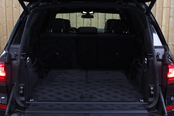 BMW X7 M50i *Sky Lounge*B&W*Full PPF*360 Camera*Soft-Close*