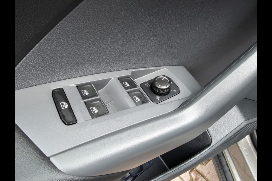 Volkswagen T-Cross 1.0 TSI Style | Automaat | LED | Trekhaak | Stoelverwarming | ACC | Navi | PDC |