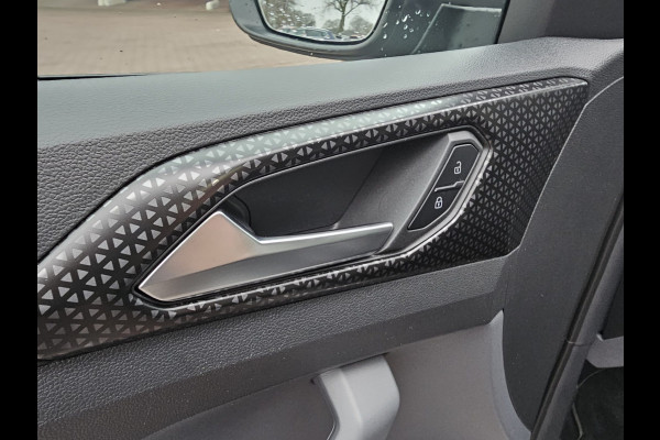 Volkswagen T-Cross 1.0 TSI Style | Automaat | LED | Trekhaak | Stoelverwarming | ACC | Navi | PDC |