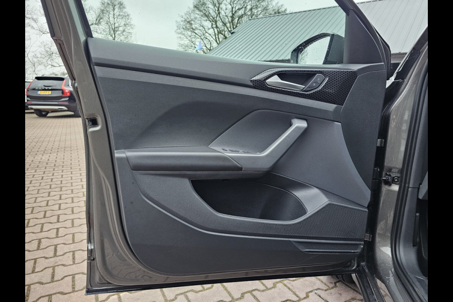 Volkswagen T-Cross 1.0 TSI Style | Automaat | LED | Trekhaak | Stoelverwarming | ACC | Navi | PDC |
