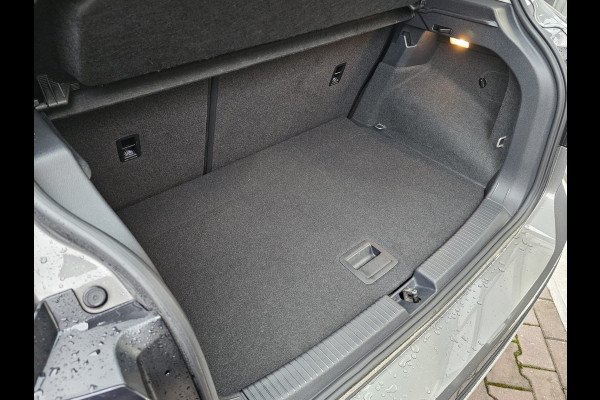 Volkswagen T-Cross 1.0 TSI Style | Automaat | LED | Trekhaak | Stoelverwarming | ACC | Navi | PDC |