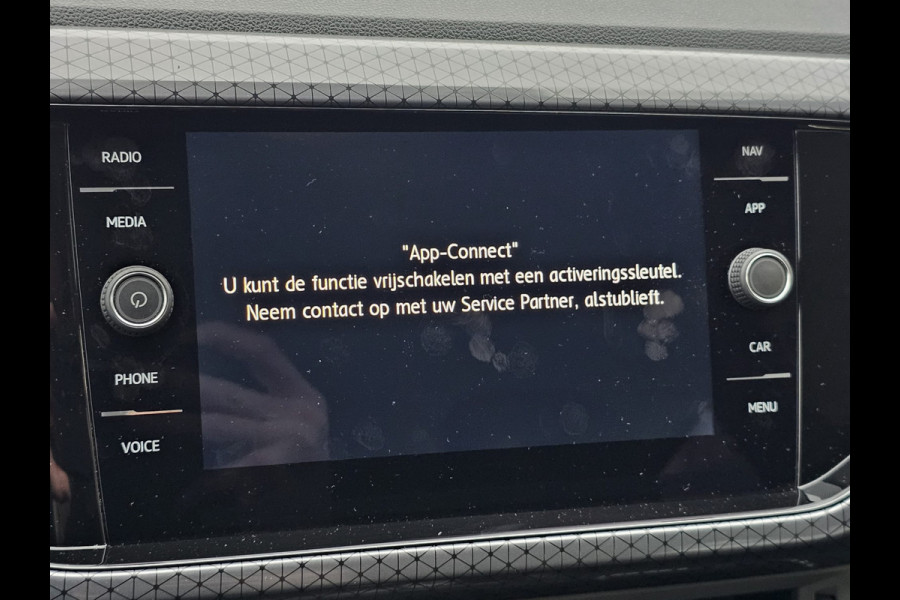 Volkswagen T-Cross 1.0 TSI Style | Automaat | LED | Trekhaak | Stoelverwarming | ACC | Navi | PDC |