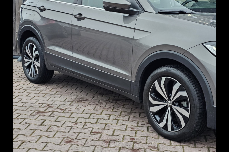 Volkswagen T-Cross 1.0 TSI Style | Automaat | LED | Trekhaak | Stoelverwarming | ACC | Navi | PDC |