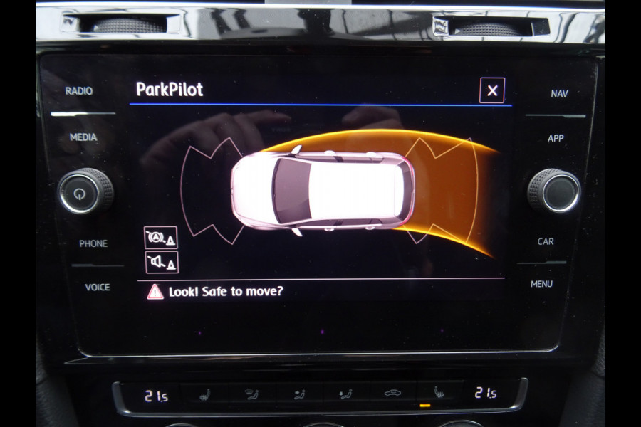 Volkswagen Golf 1.0 TSI JOIN * NAVIGATIE * STOELVERWARMING !!