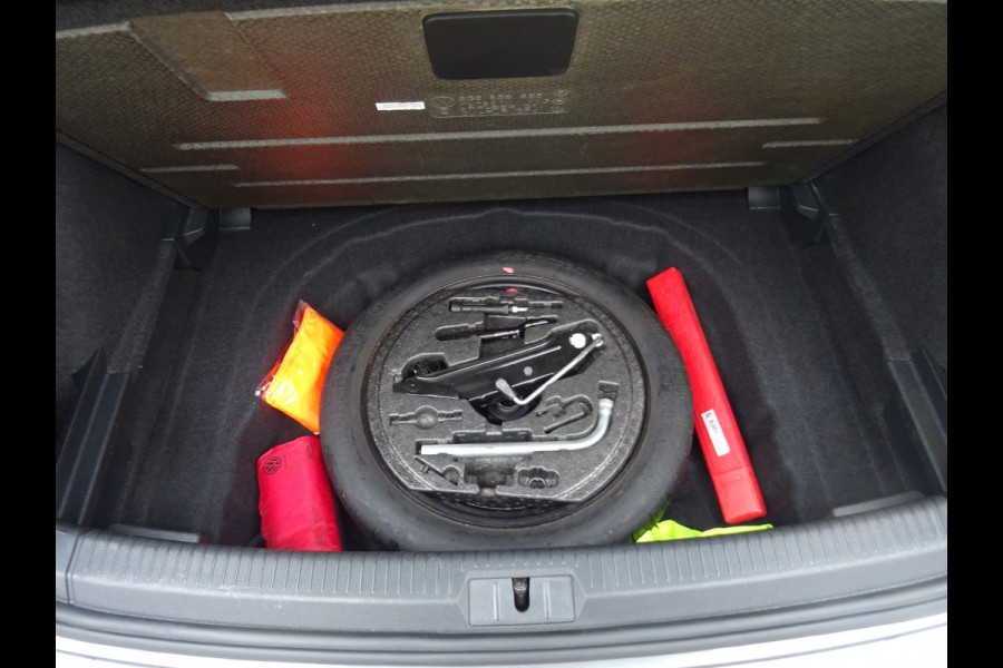 Volkswagen Golf 1.0 TSI JOIN * NAVIGATIE * STOELVERWARMING !!