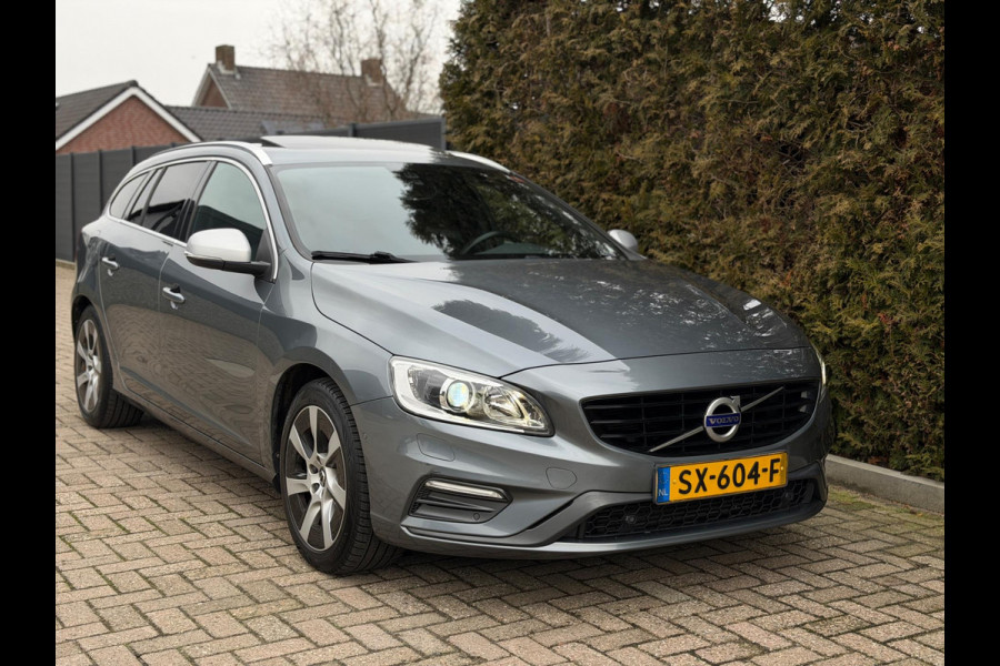 Volvo V60 2.0 T4 R-Design Camera Schuifdak Trekhaak
