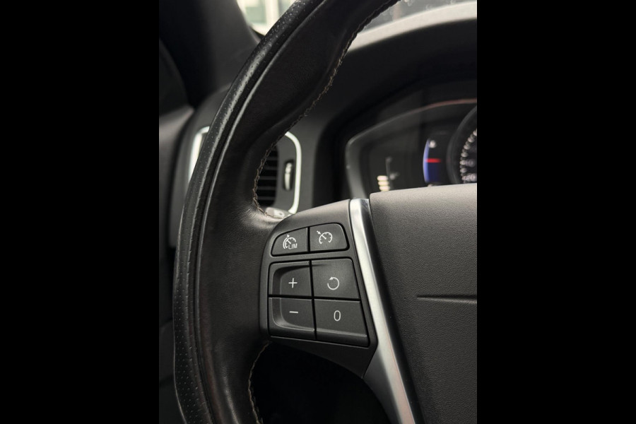 Volvo V60 2.0 T4 R-Design Camera Schuifdak Trekhaak