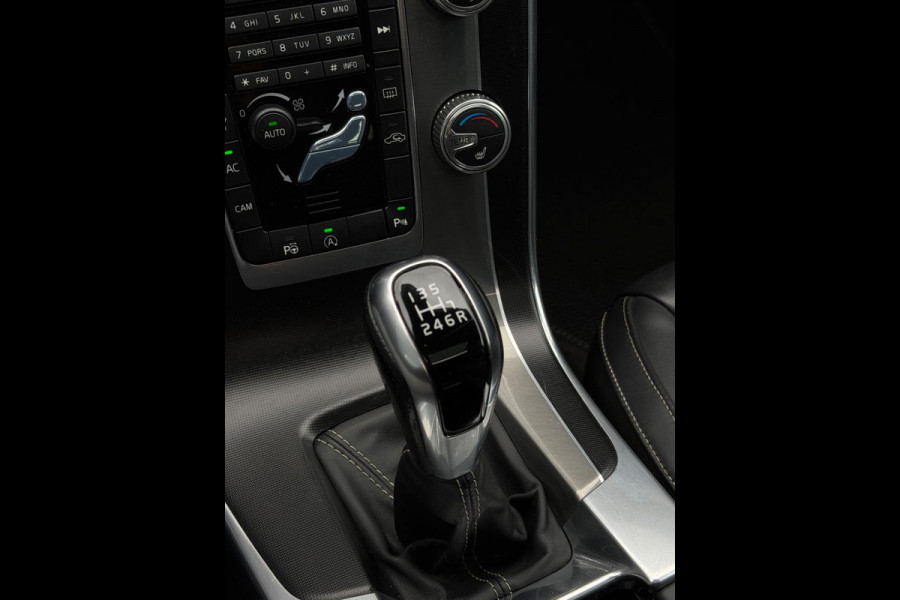 Volvo V60 2.0 T4 R-Design Camera Schuifdak Trekhaak