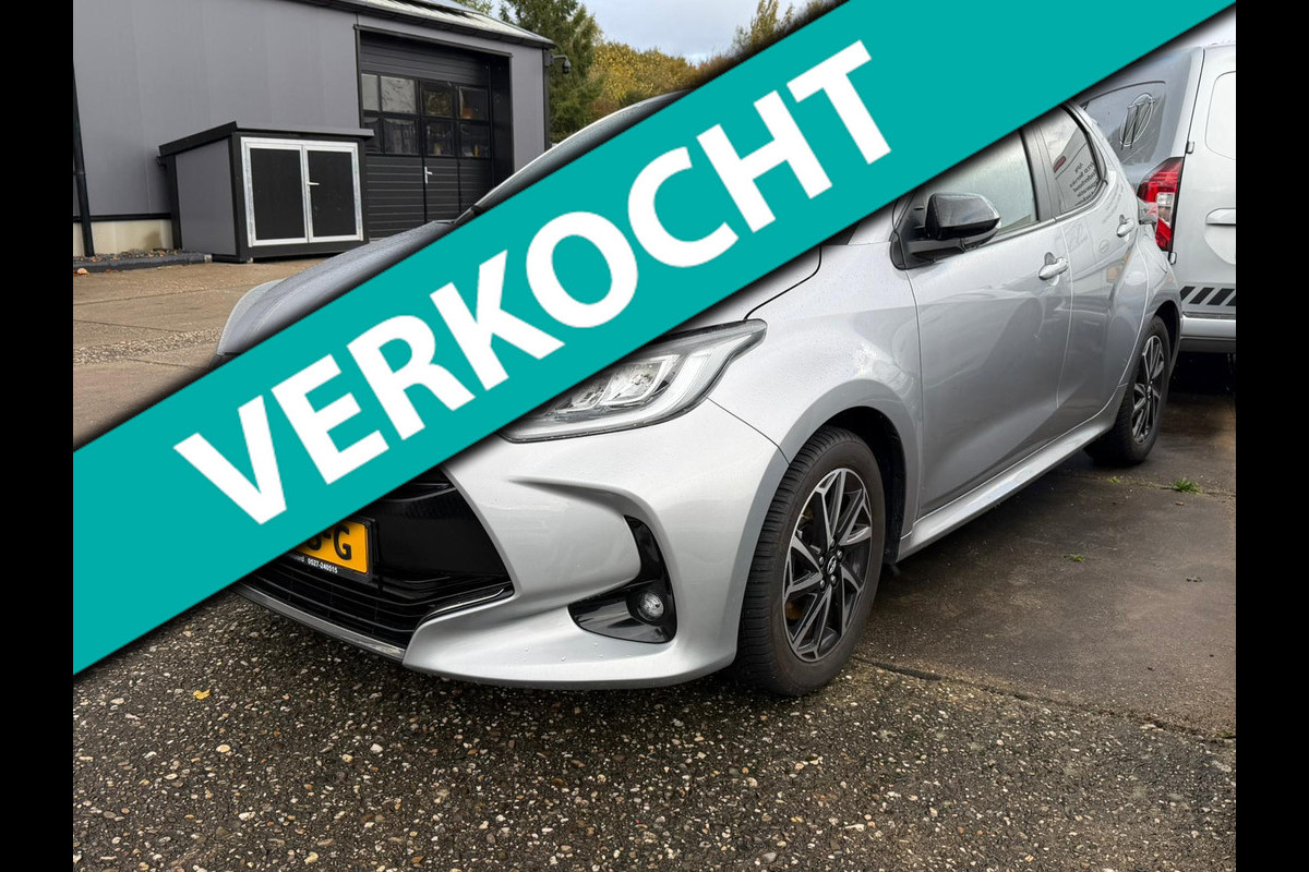 Toyota Yaris 1.5 Hybrid Executive stuur en stoelverwarm. half leer HUD vol