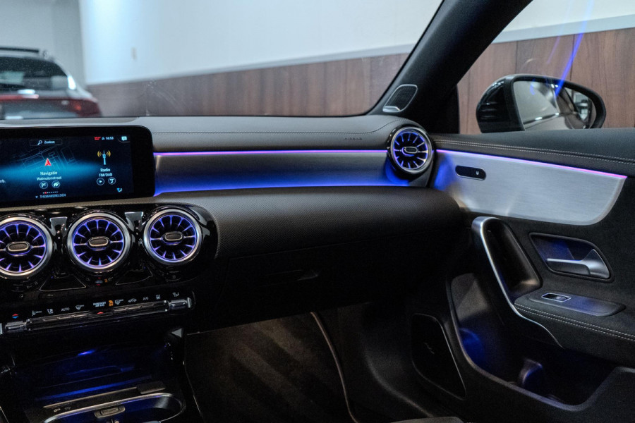 Mercedes-Benz CLA-Klasse 250e AMG Line Night Pakket|Cruise Control|Dealer Onderhouden