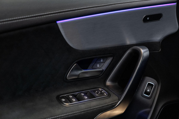 Mercedes-Benz CLA-Klasse 250e AMG Line Night Pakket|Cruise Control|Dealer Onderhouden