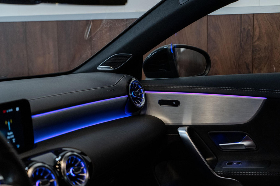 Mercedes-Benz CLA-Klasse 250e AMG Line Night Pakket|Cruise Control|Dealer Onderhouden