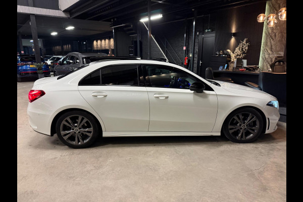 Mercedes-Benz A-Klasse 200 Limousine Night Edition|AMG|PANO|SFEER|CAM