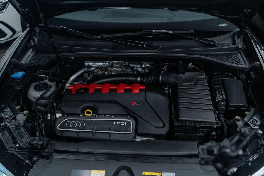 Audi RS Q3 Sportback TFSI RSQ3 PANO|STOELVERWARMING|UITLAAT|VELGEN