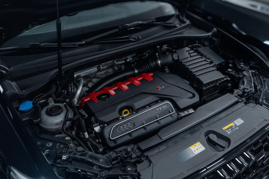 Audi RS Q3 Sportback TFSI RSQ3 PANO|STOELVERWARMING|UITLAAT|VELGEN